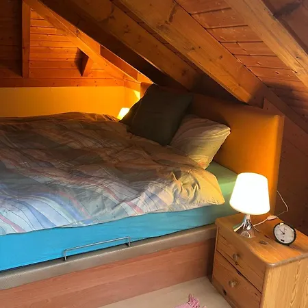 Gemuetliches, Ruhiges Dachgeschosszimmer דירה