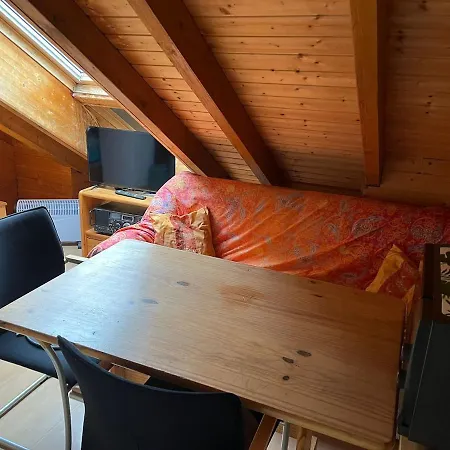 Gemuetliches, Ruhiges Dachgeschosszimmer Apartment Ehringshausen (Lahn-Dill)
