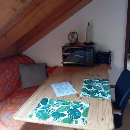Gemuetliches, Ruhiges Dachgeschosszimmer Apartment Ehringshausen (Lahn-Dill)